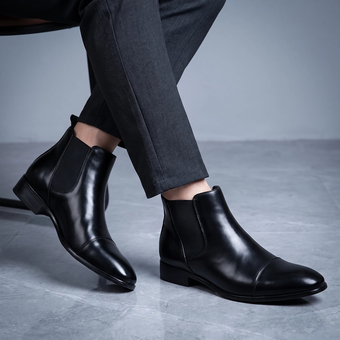 SMOOTH GENTLEMAN BOOTS black Chelsea boots worn with dark trousers crossed-ankles lifestyle shot