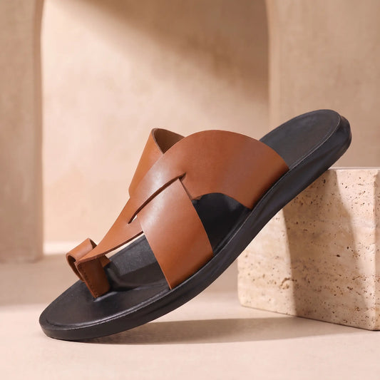 Tan mens backless slide with crossing bands toe loop and black moulded footbed