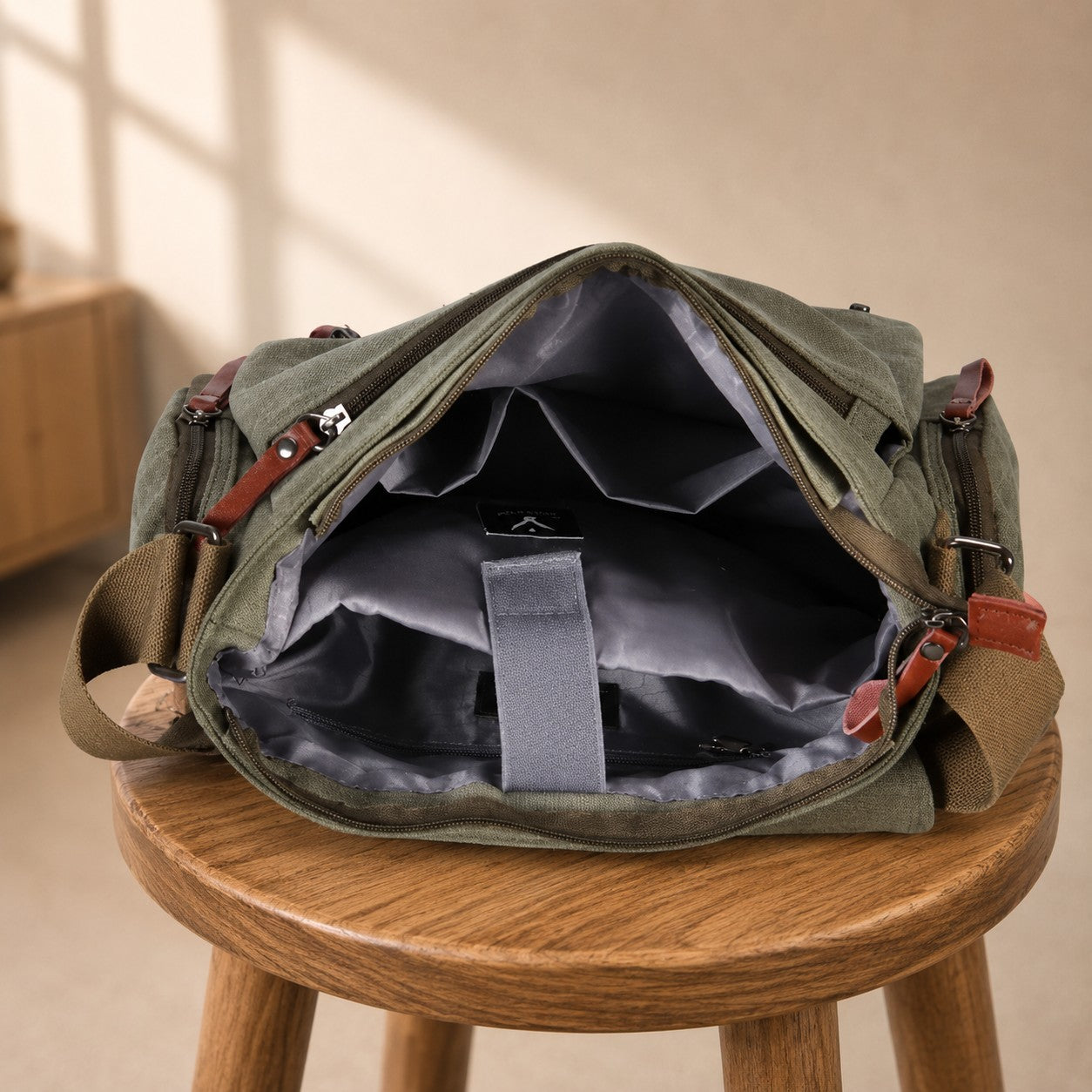 RUGGED CANVAS POSTMAN BAGS