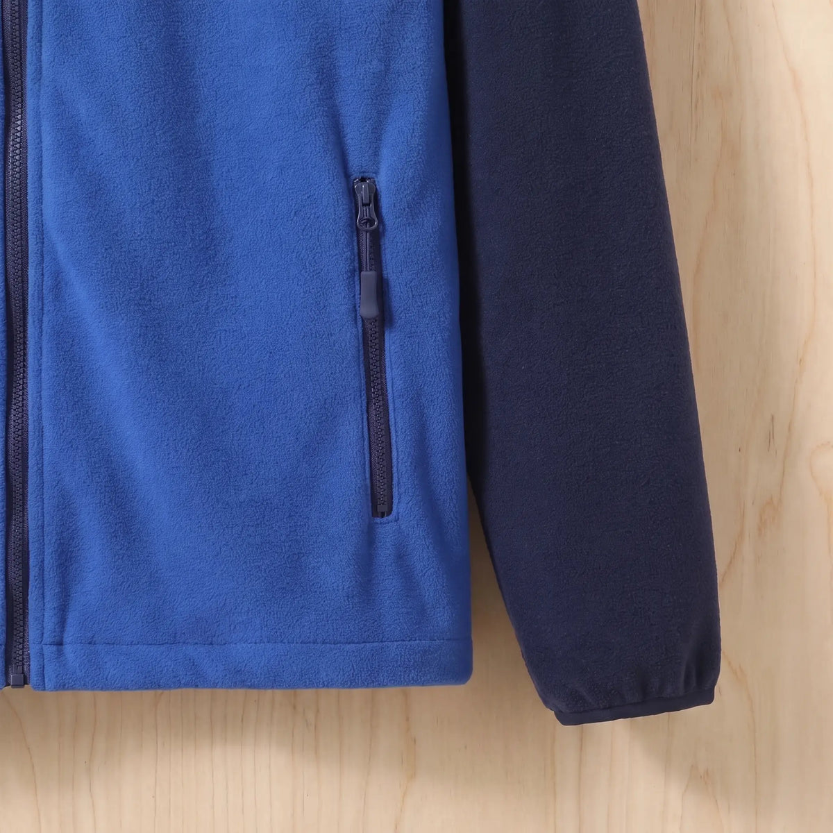 Panelled fleece jacket pocket and hem detail