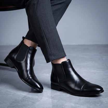 SMOOTH GENTLEMAN BOOTS black Chelsea boots worn with dark trousers crossed-ankles lifestyle shot