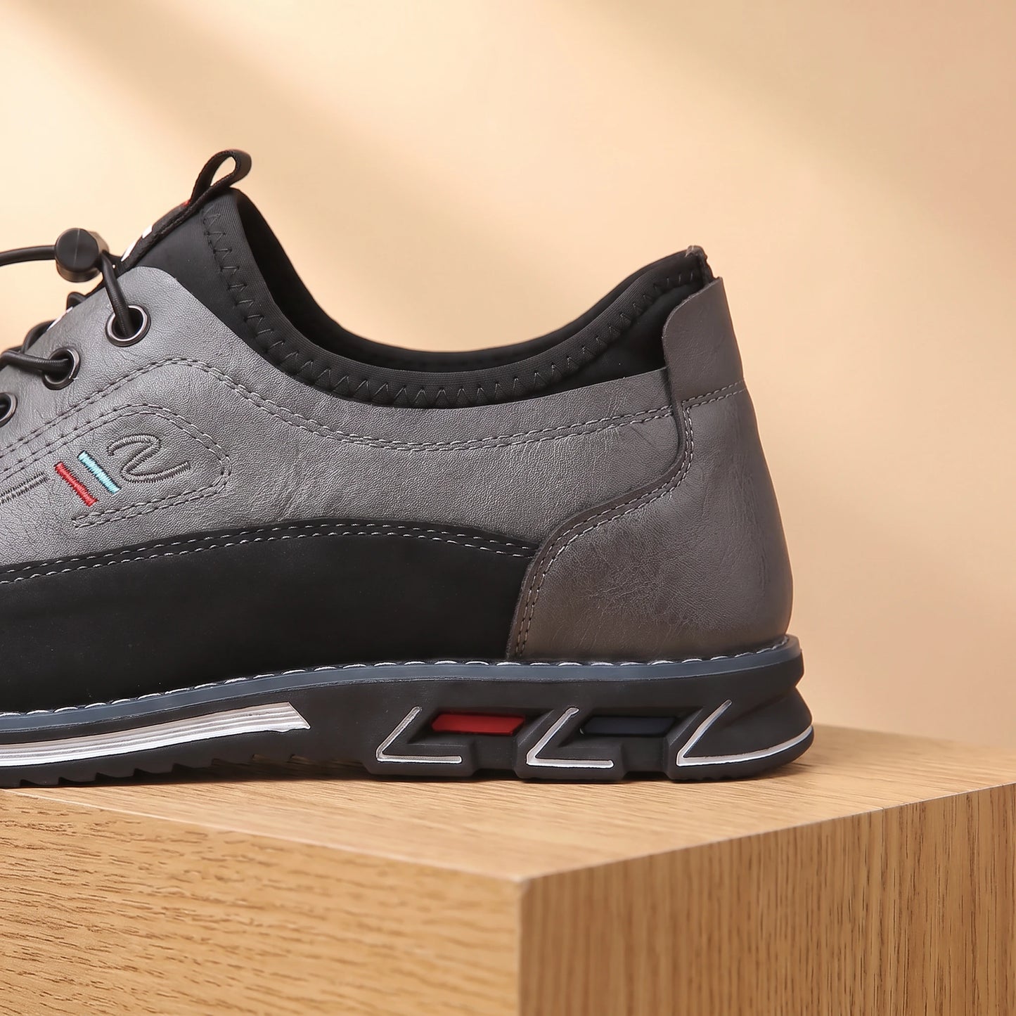 SMART CASUAL SNEAKERS close-up of the heel and white non-slip cup sole