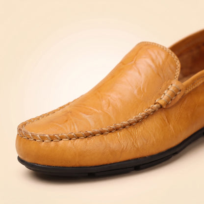 Slip-on loafer moccasin toe detail