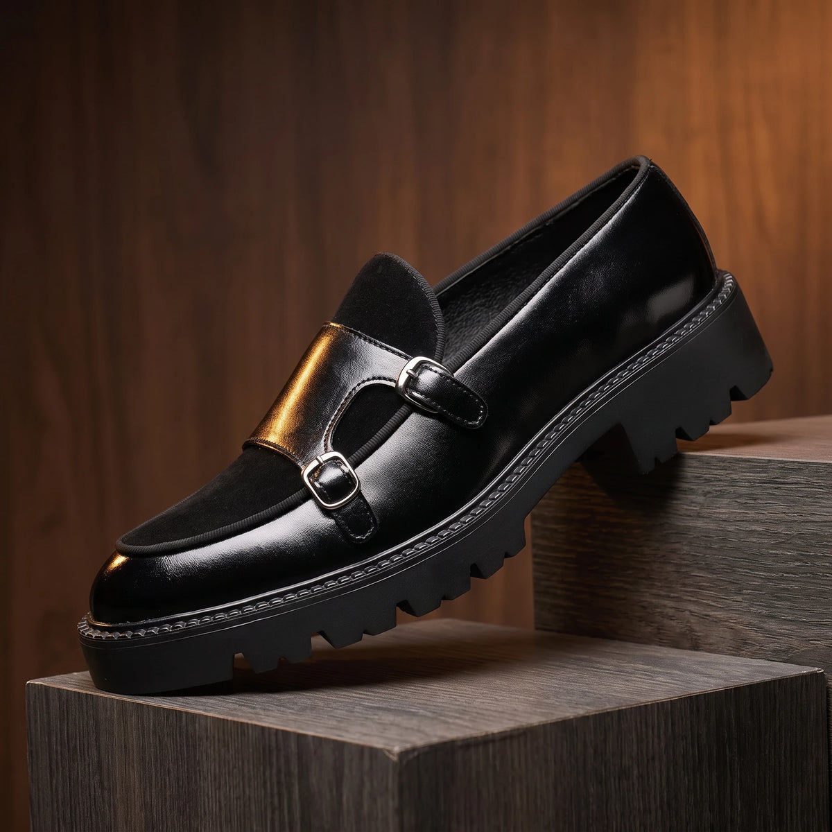 Thick sole leather loafer in black