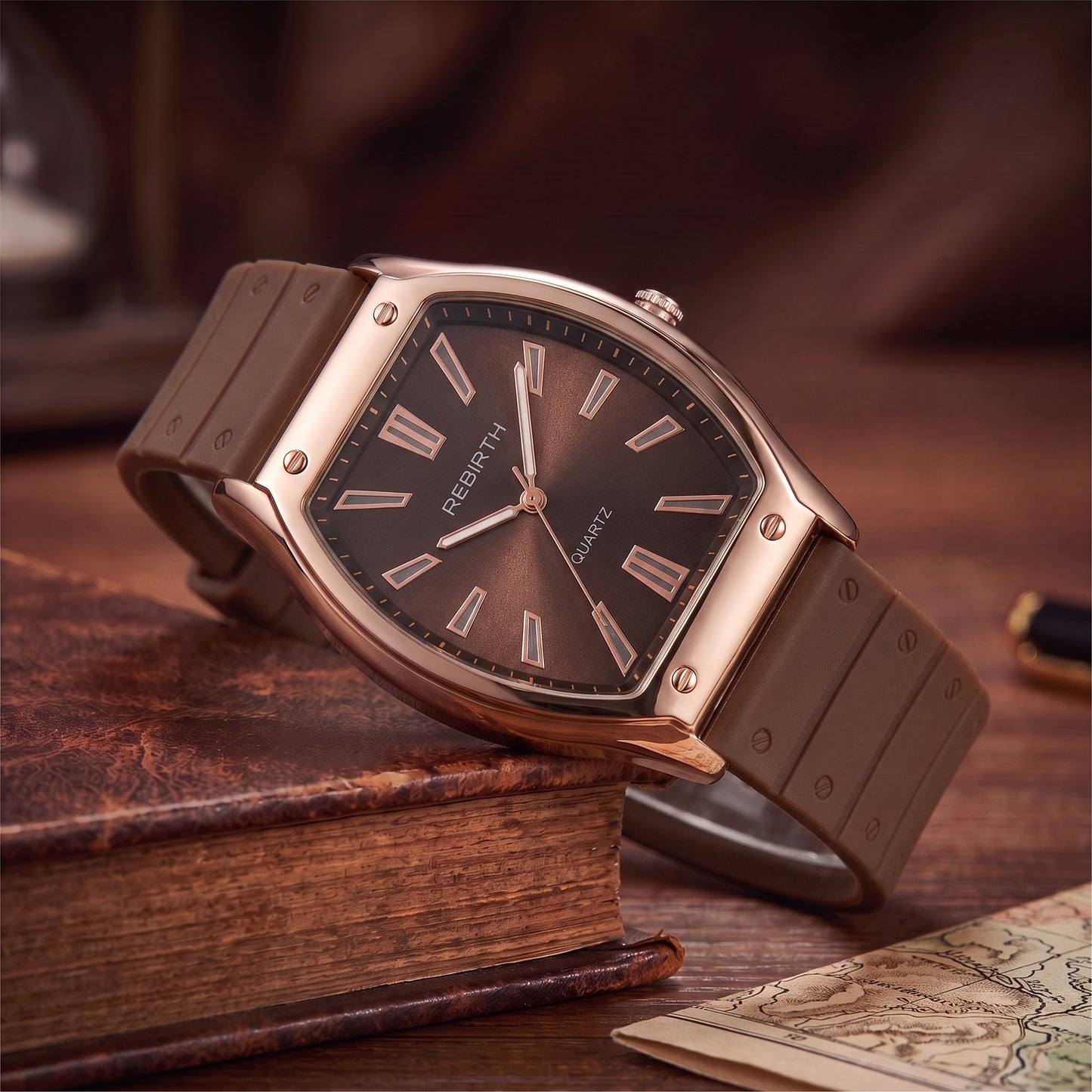 BARREL CASE QUARTZ WATCH
