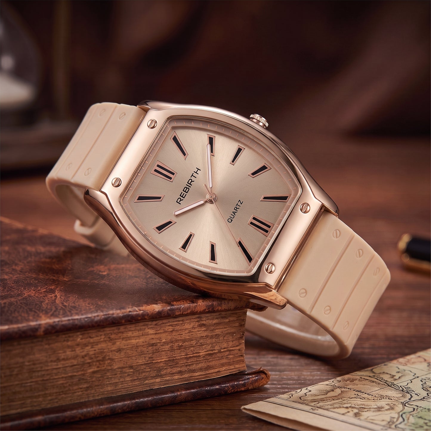 BARREL CASE QUARTZ WATCH