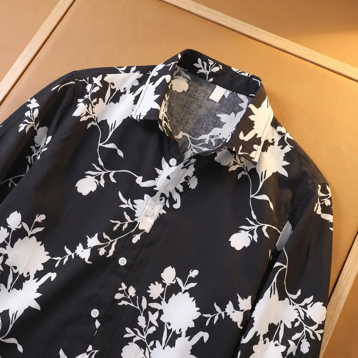 BOLD PRINT SHIRT Collar Detail