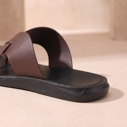 Close up of the contoured footbed rim and layered sole edge on a mens backless slide