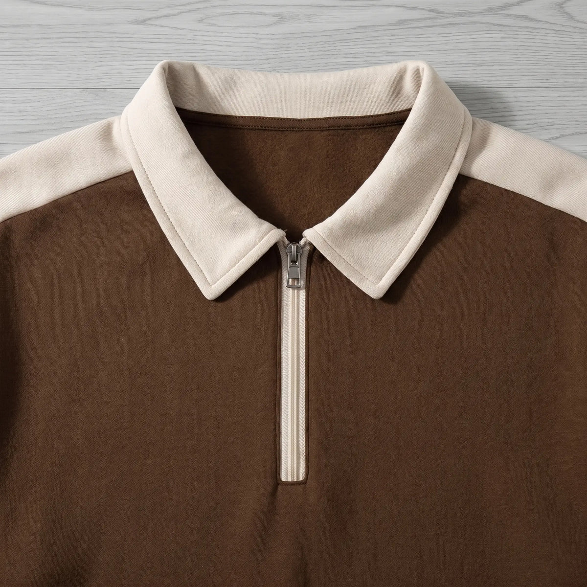 RETRO COLLAR SWEATSHIRT close-up of the polo collar and quarter zip, brown