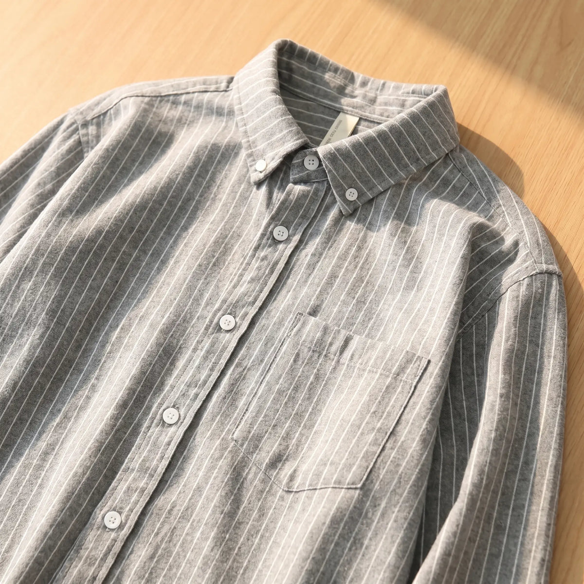 SOFT PINSTRIPE SHIRT Collar Detail