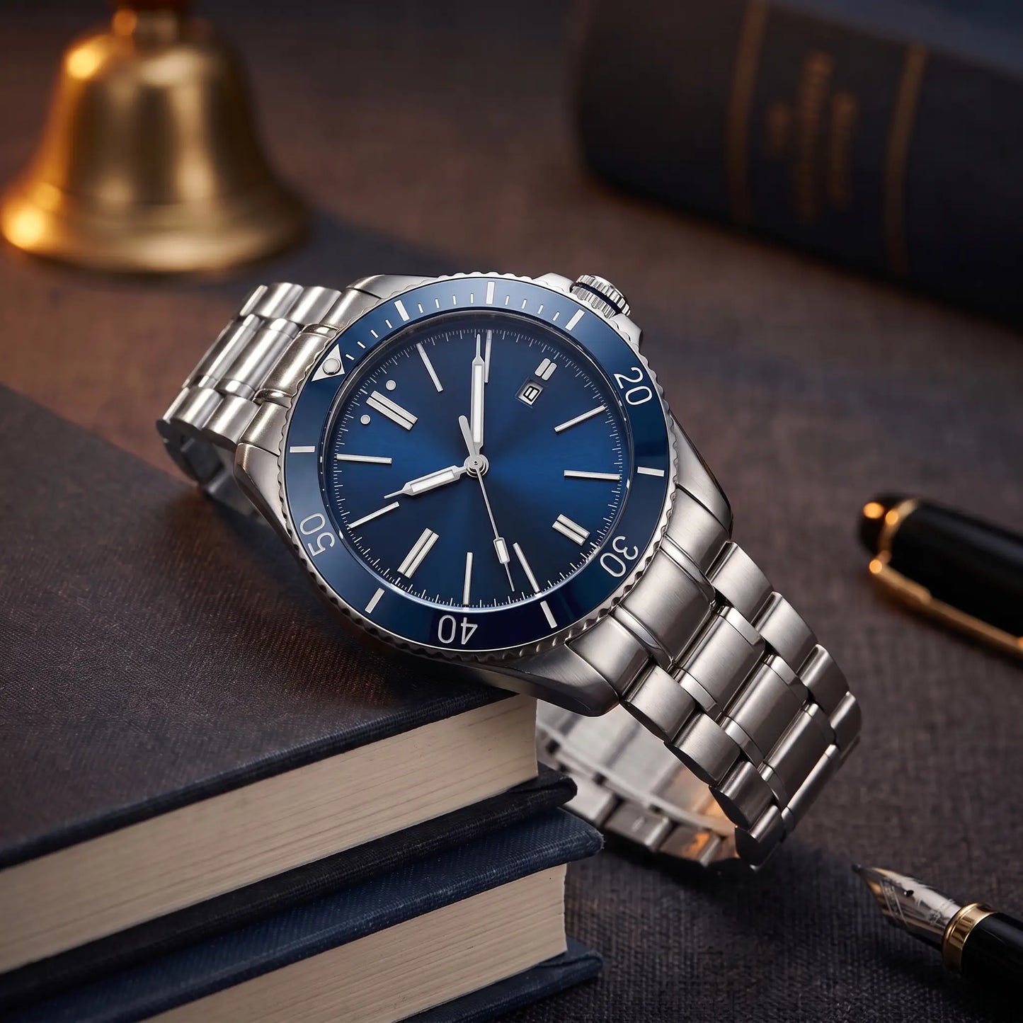 SUNRAY DIAL WATCH in Blue - automatic steel watch with blue sunray dial, rotating bezel and steel bracelet