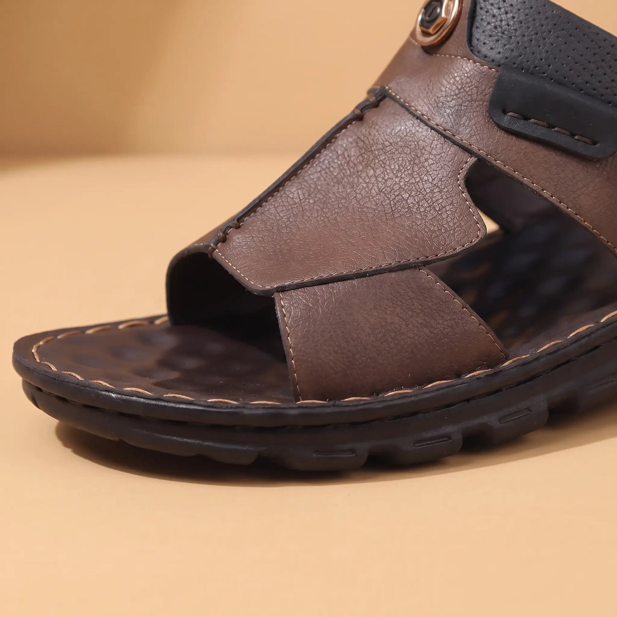 Close up of the open toe dimpled footbed and deep lugged sole edge on a mens slide