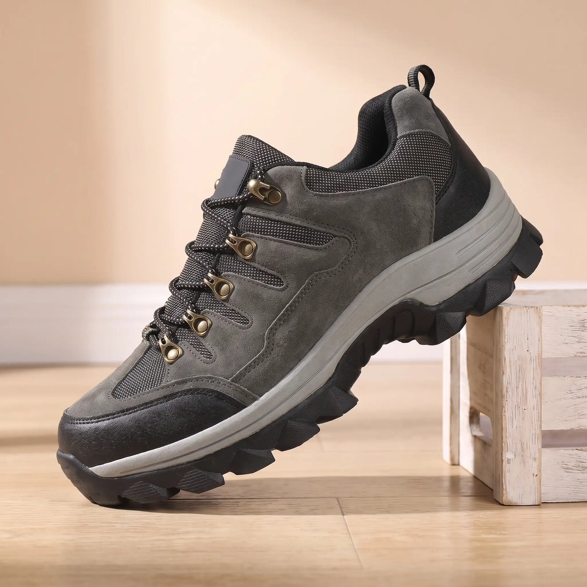 Toe Cap Hiking Shoes in Grey