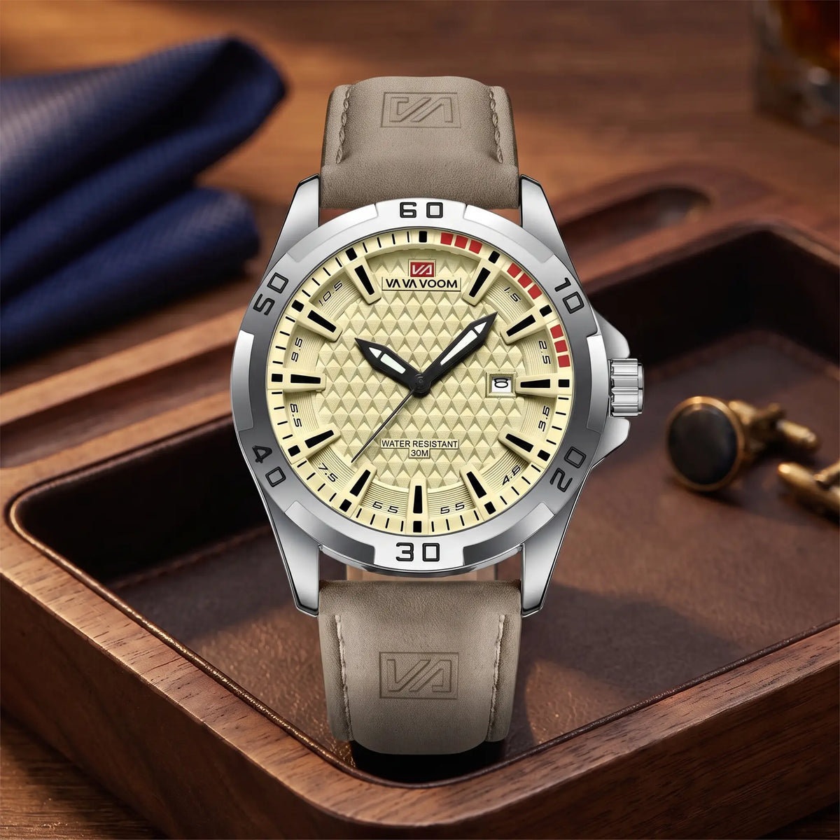 WEEKEND SPORT WATCH in khaki, men's 45mm quartz watch with numbered bezel, textured dial, date window and leather strap