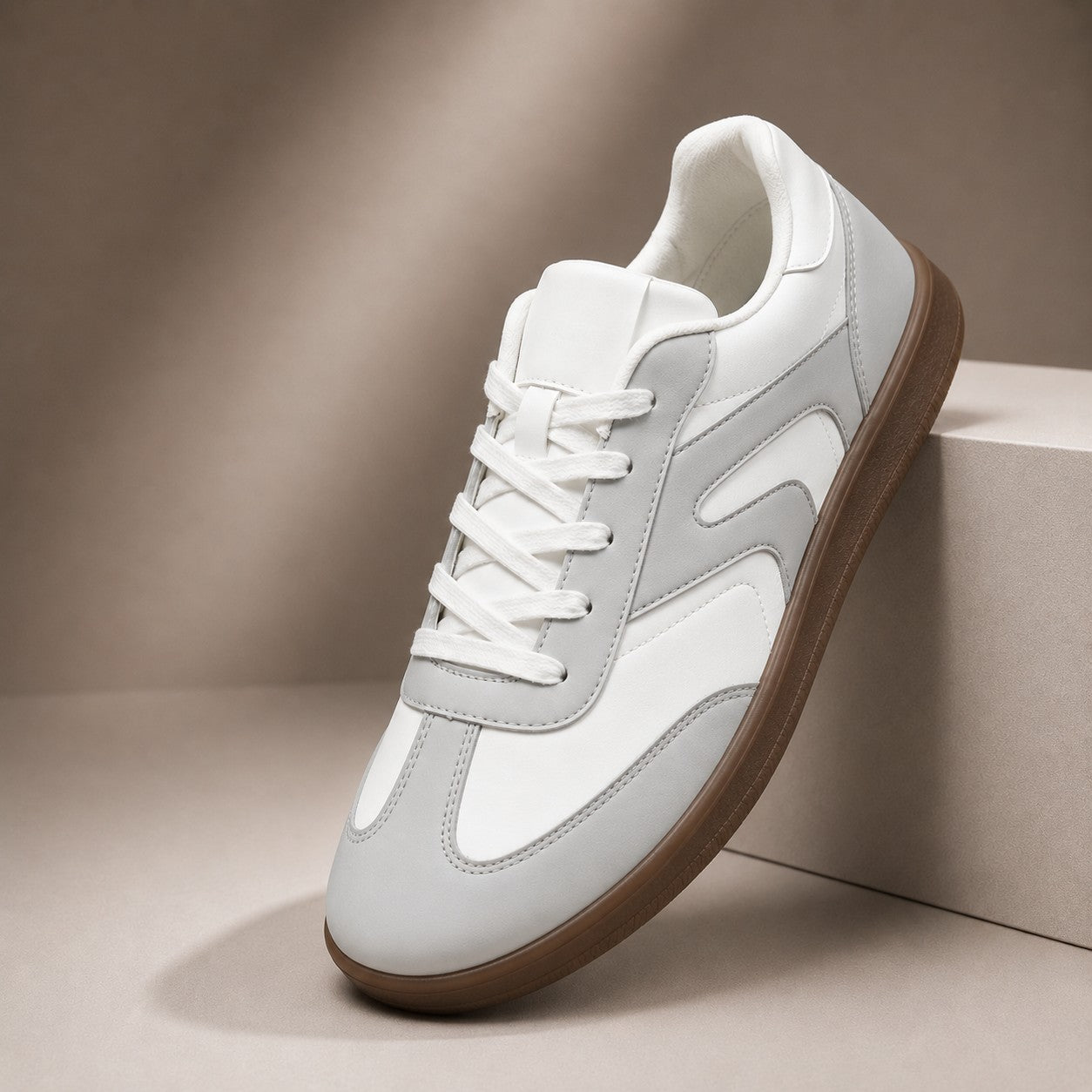 WIDE TOE STRIDE SNEAKERS