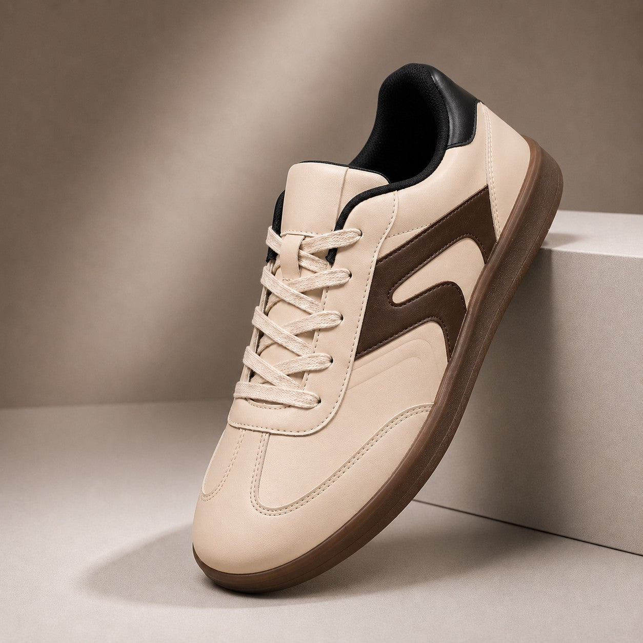 WIDE TOE STRIDE SNEAKERS