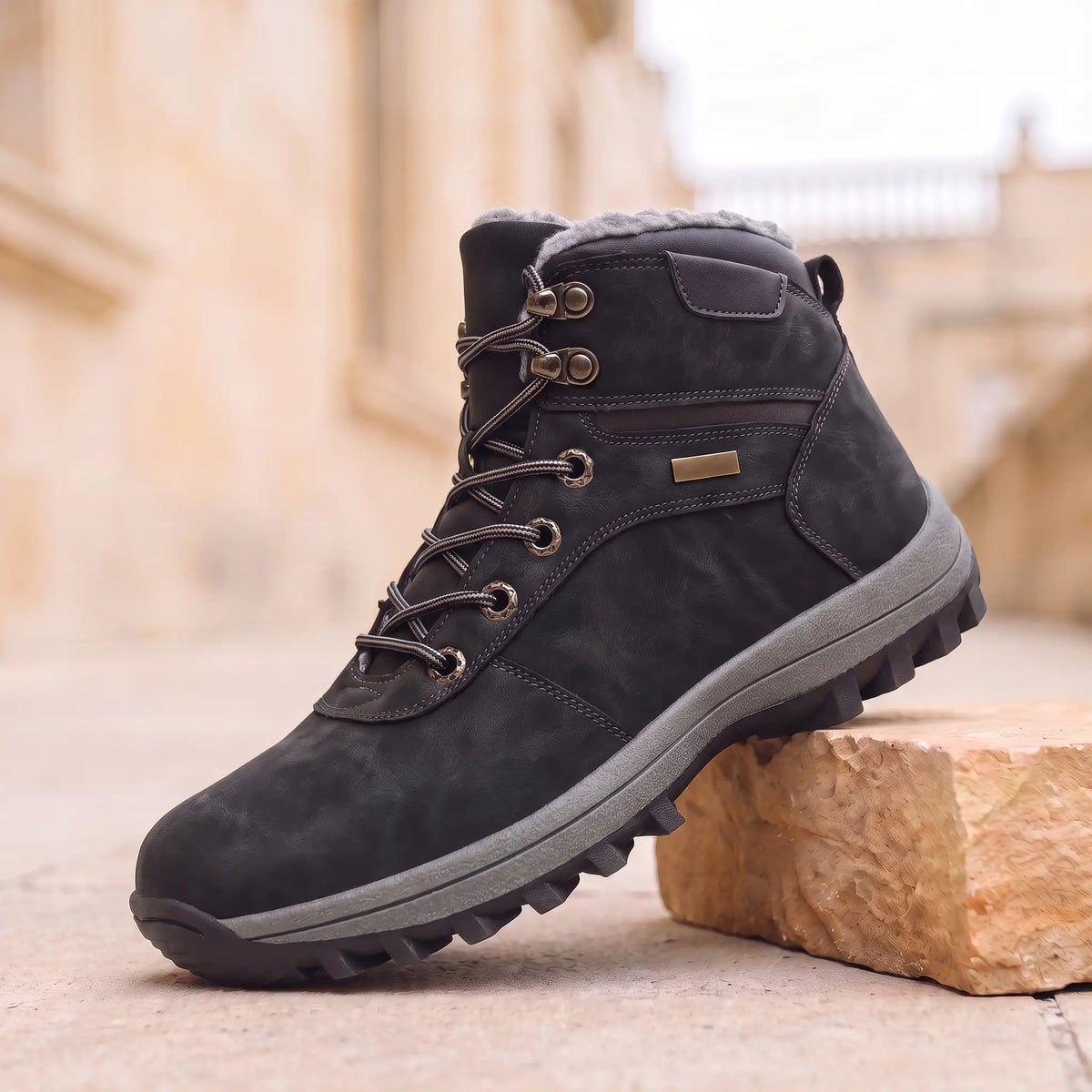 Winter Hiking Boots in Black
