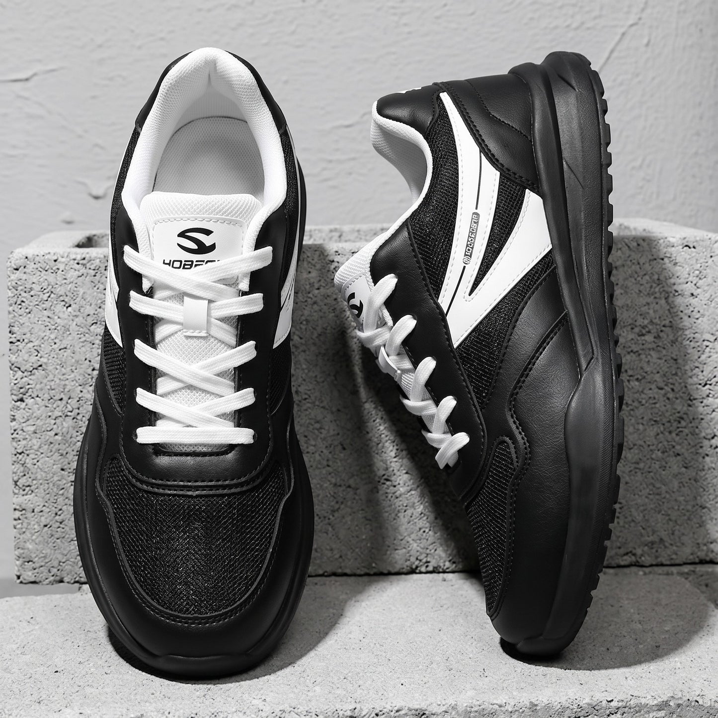 LIGHTWEIGHT WIDE TOE TRAINERS