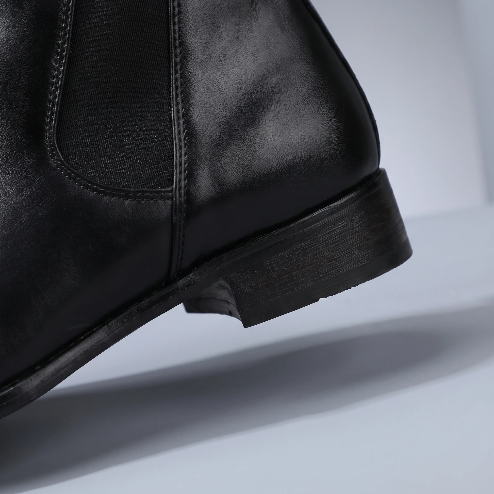SMOOTH GENTLEMAN BOOTS black Chelsea boot heel and sole close-up detail