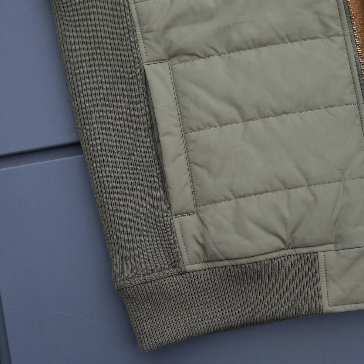 RIBBED SIDE VEST ribbed panel and pocket detail