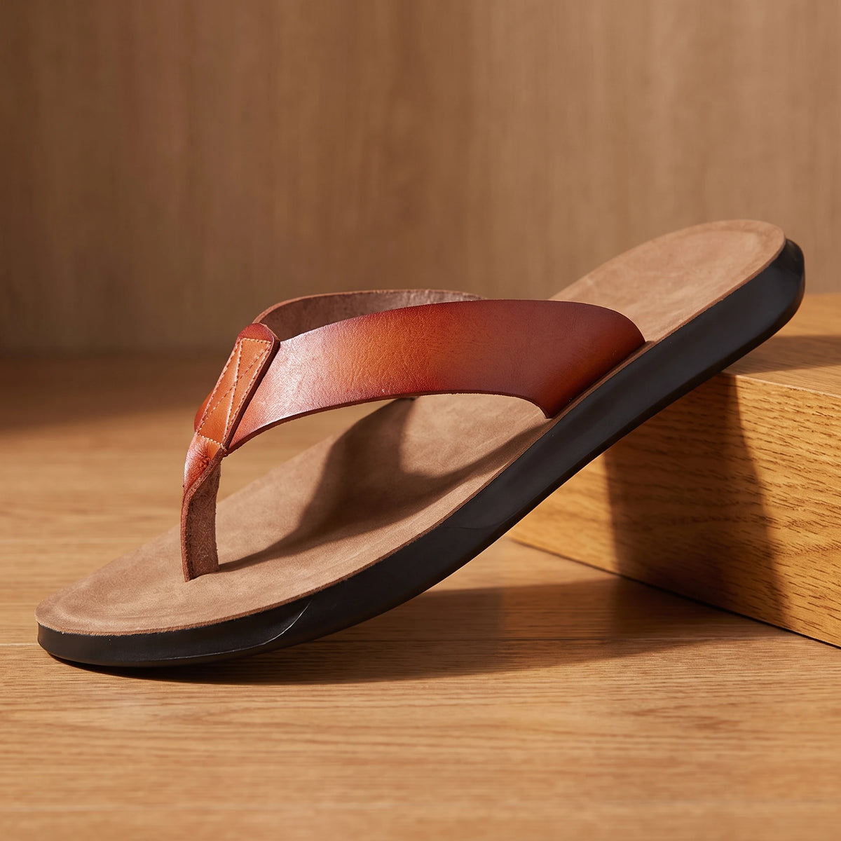 Light brown leather thong sandal, pedestal hero
