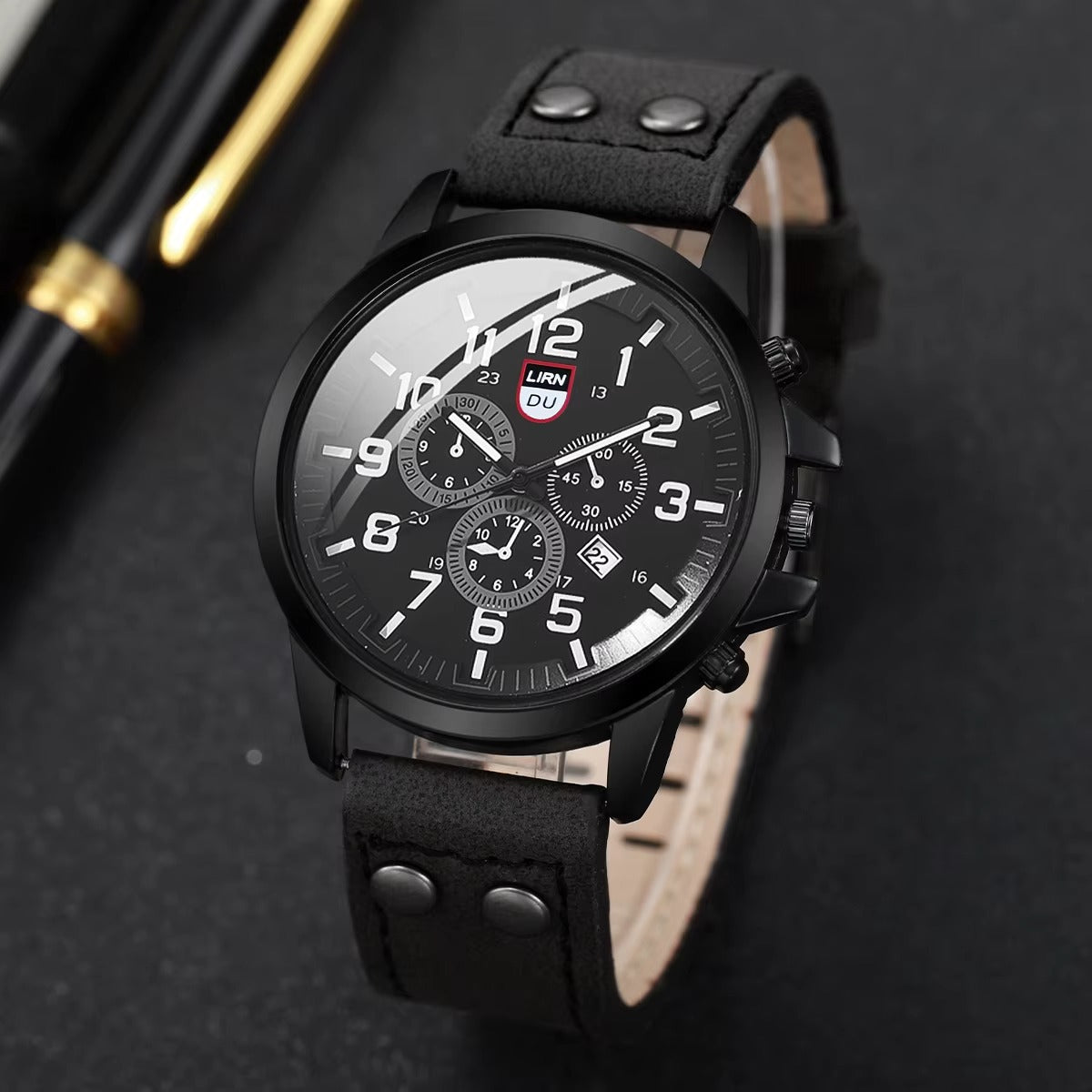 Classic Leather Quartz Wristwatch