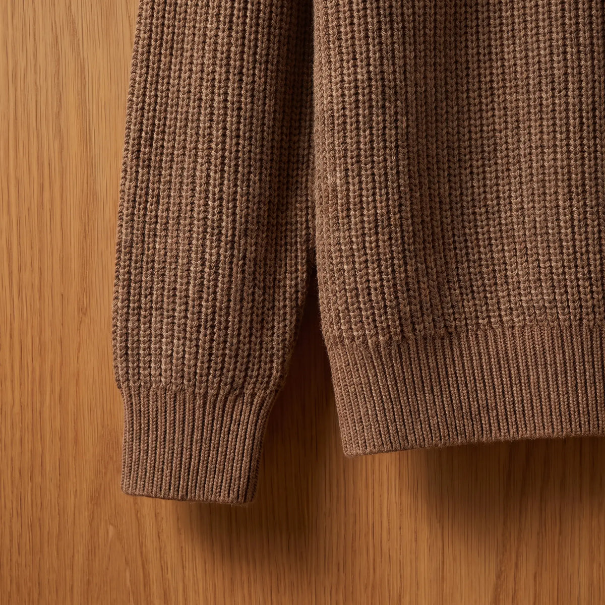 Raglan sleeve knit cuff and hem rib detail