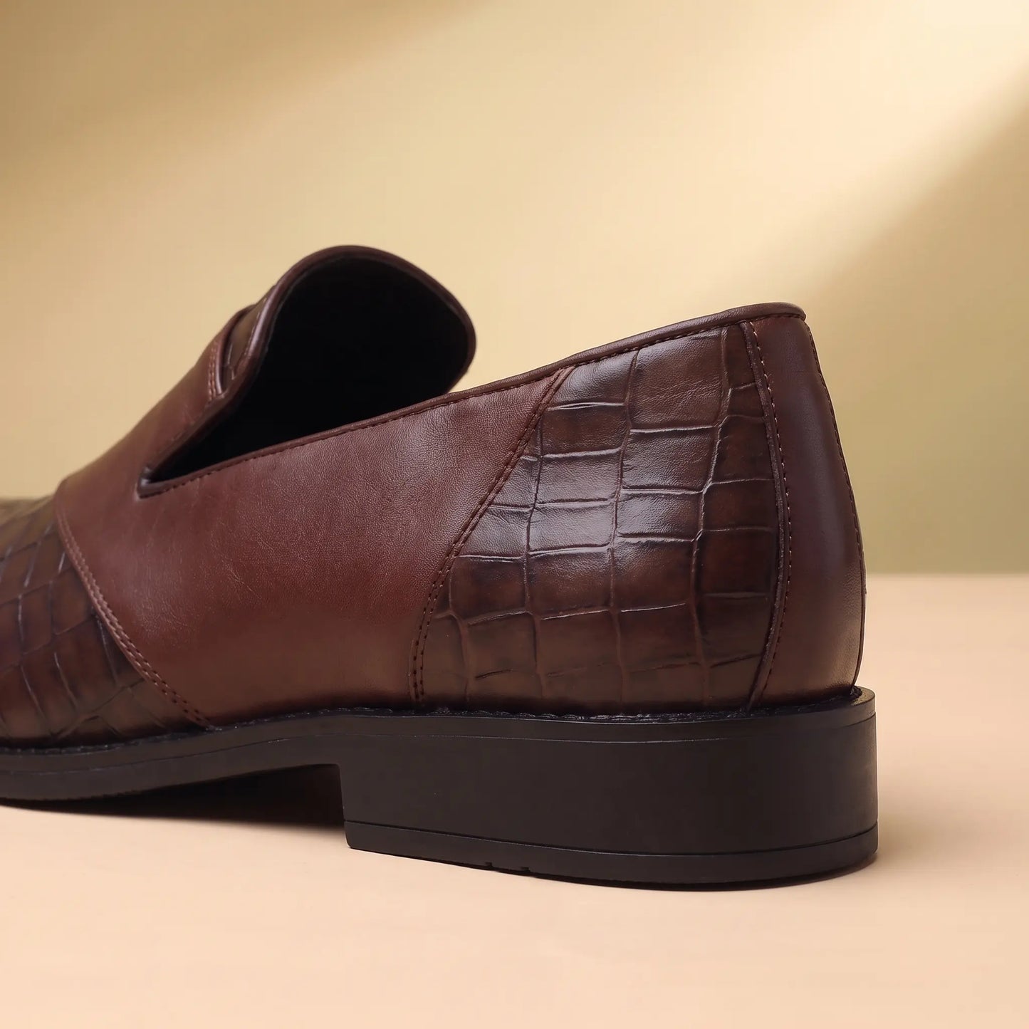 Sharp Pointed Loafers heel detail
