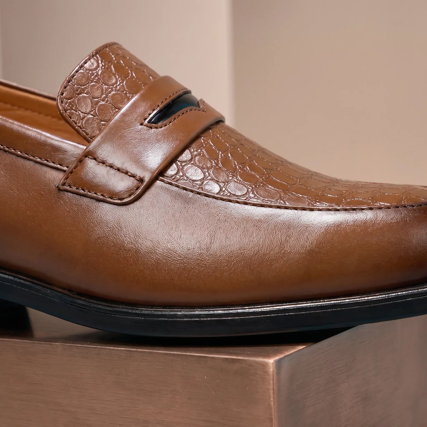 Smart Saddle Loafers vamp detail