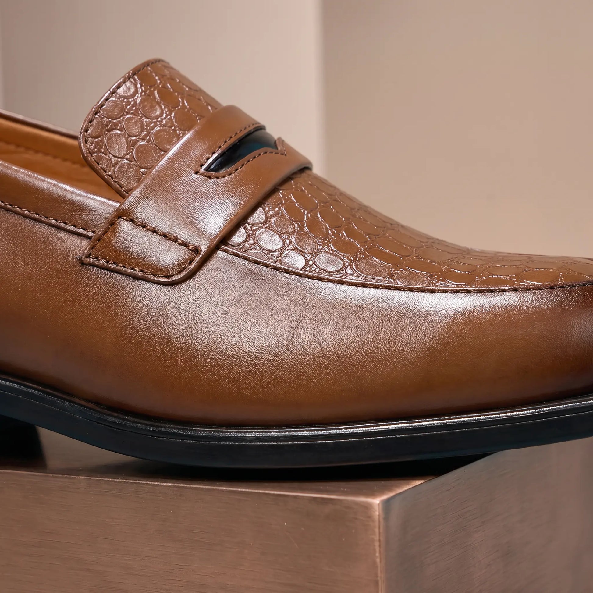 Smart Saddle Loafers vamp detail