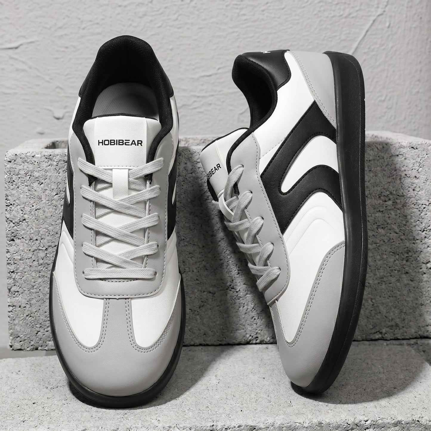 WIDE TOE STRIDE SNEAKERS